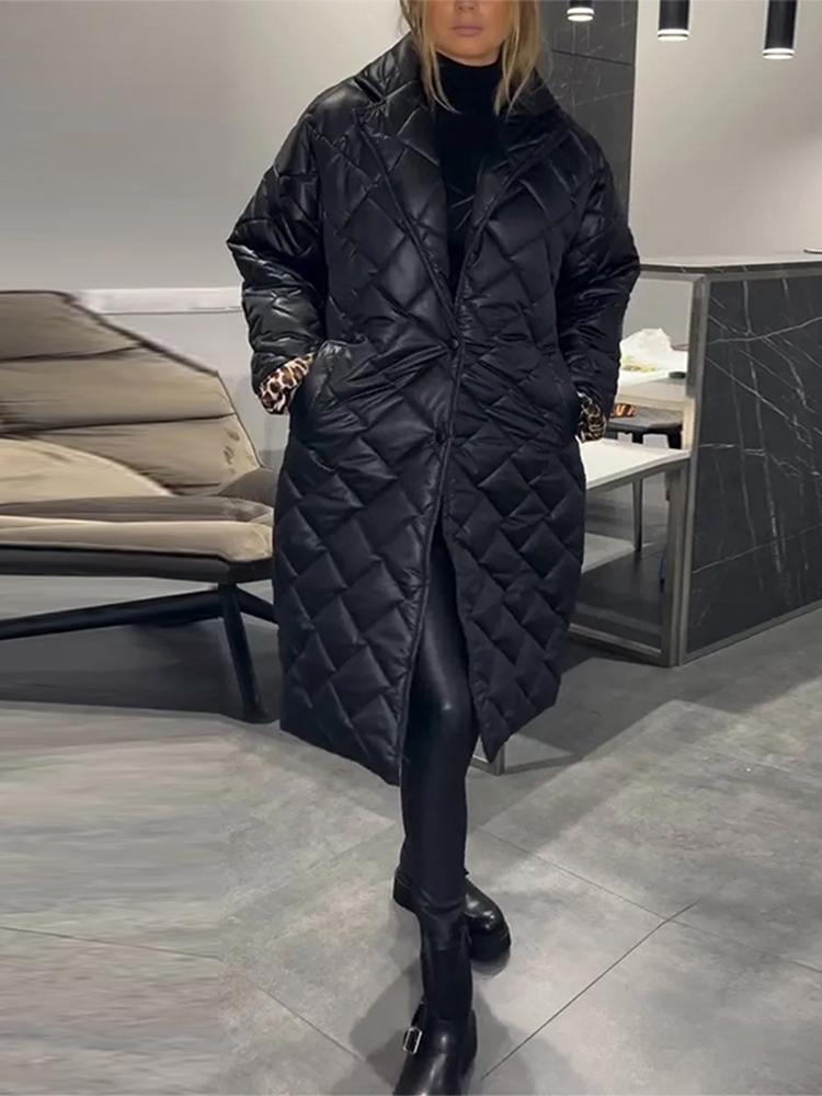 

Жіноча блискуча куртка середньої довжини з лацканами, стьобана ромбами S чорний