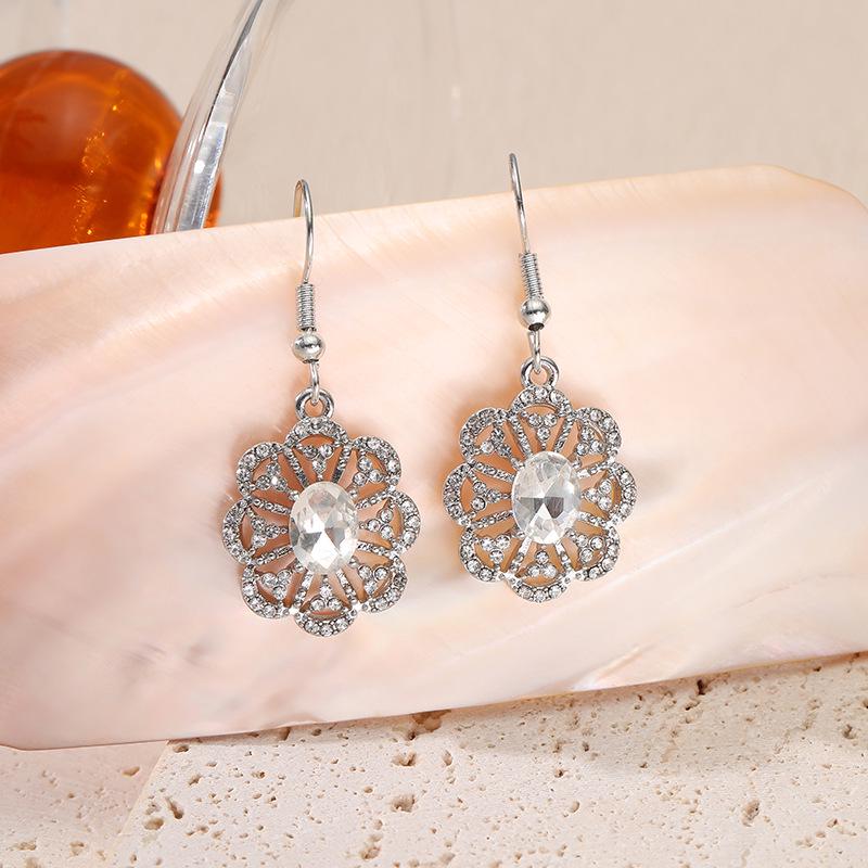 

High-End Rhinestone Zircon Floral Earrings: Versatile Luxury for Ladies