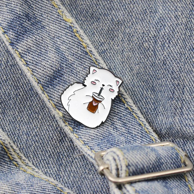 Adorable Cat with Heart Lemon Tea Enamel Brooch: Trendy and Versatile