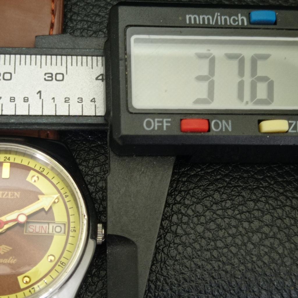 JAPAN VINTAGE CITIZEN AUTOMATIC 8200 MENS BROWN COLOR DIAL WATCH A702134-5 R208-a702134