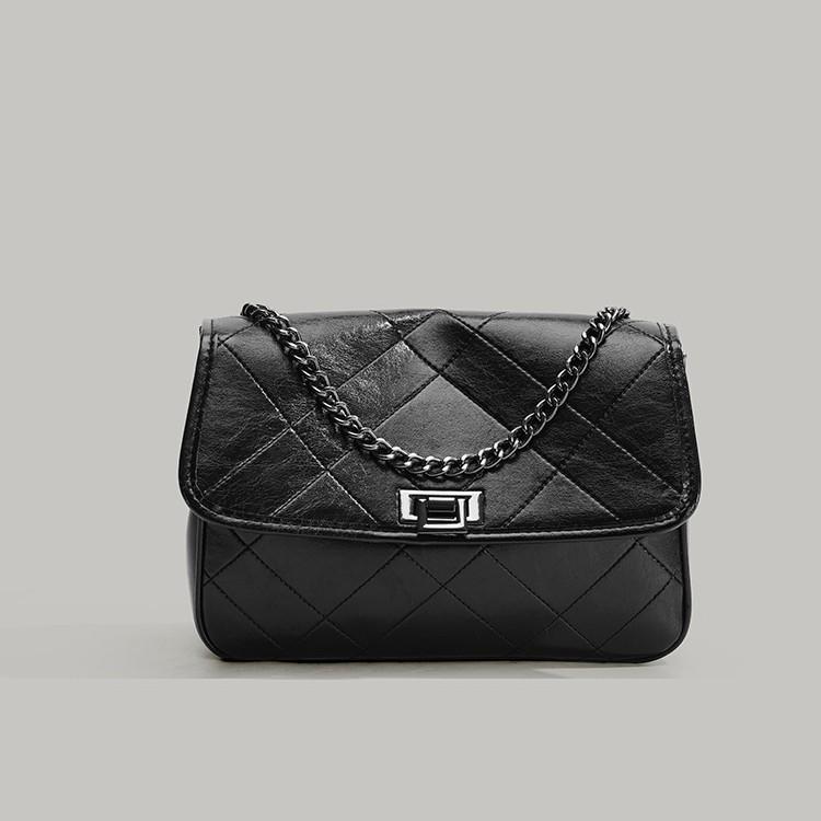 2025 New Women's Bag Small Style Quilted Chain Bag Fashionable Single Shoulder Small Square Bag Commuter Crossbody Bag