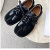 Fashion Tabi Shoes for Men Women Genuine Leather Casual Sports Shoes Lace Up Unisex Suede Low Top Shoes Niche Design Split Toe Senakers