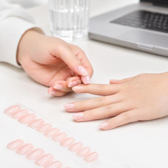 24 stk. Nude Press-on Negle til Kvinder, Korte Ovale Naturlige Klæbe-på Falske Negle, Glinsende Fuld Dækning Lim-på Falske Negle, DIY Manicure Forsyninger