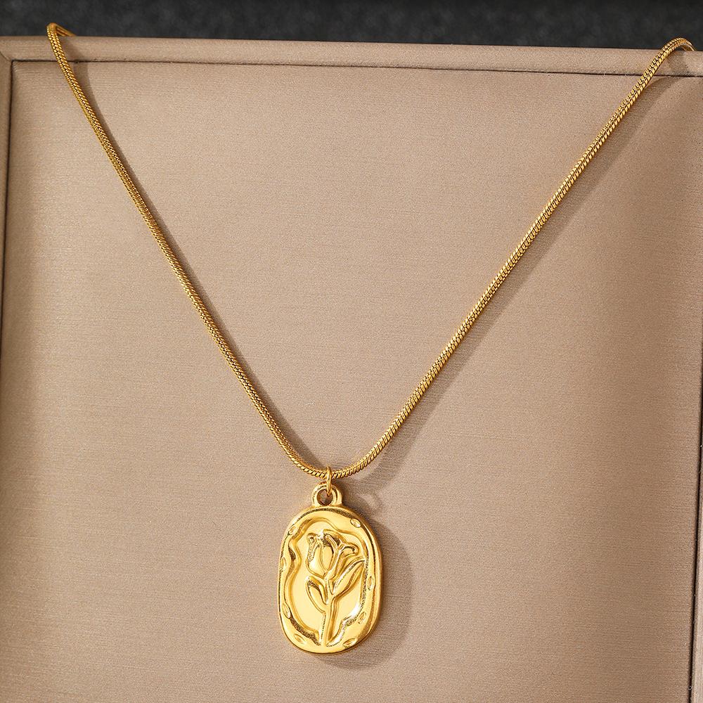 Stainless Steel Necklace Exquisite Simple Engraved Rose New Design Suspension Necklace For Women Zircon Fashion Banquet Gifts