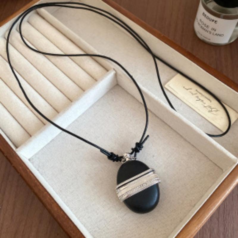 New Chinese leather wood kettle pendant necklace ethnic style retro long sweater chain light luxury high-end neck chain