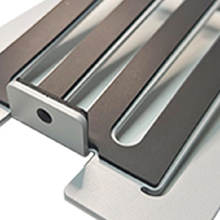 Lautsprecherhalterung aus Aluminiumlegierung mit Mehrpunktstabilisierung und Kratzschutz für professionelle Audiogeräte