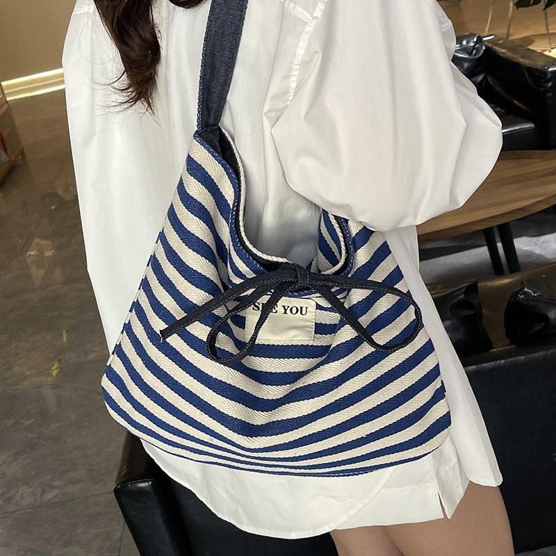 Casual large-capacity striped bag women's new summer commuter versatile messenger bag shoulder tote bag