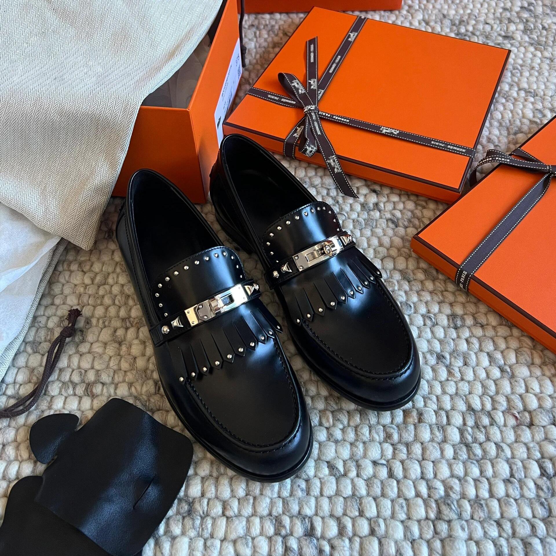 

Sheepskin~ British style rivet leather thick-soled small leather shoes women s fringed small gold buckle lazy loafers flat single shoes 40