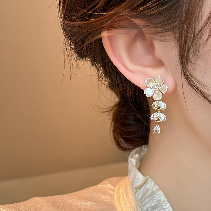 Elegant Retro White Flower Zircon Tassel Earrings for Women - Light Luxury and Versatile Ear Jewelry