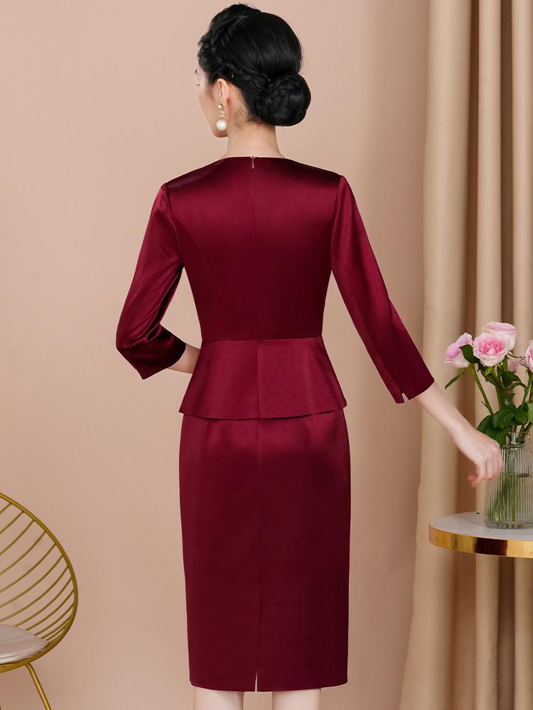 2025 Autumn Elegant V-neck Slimming Dress for Young Mothers - Wine Red Acetate Skirt