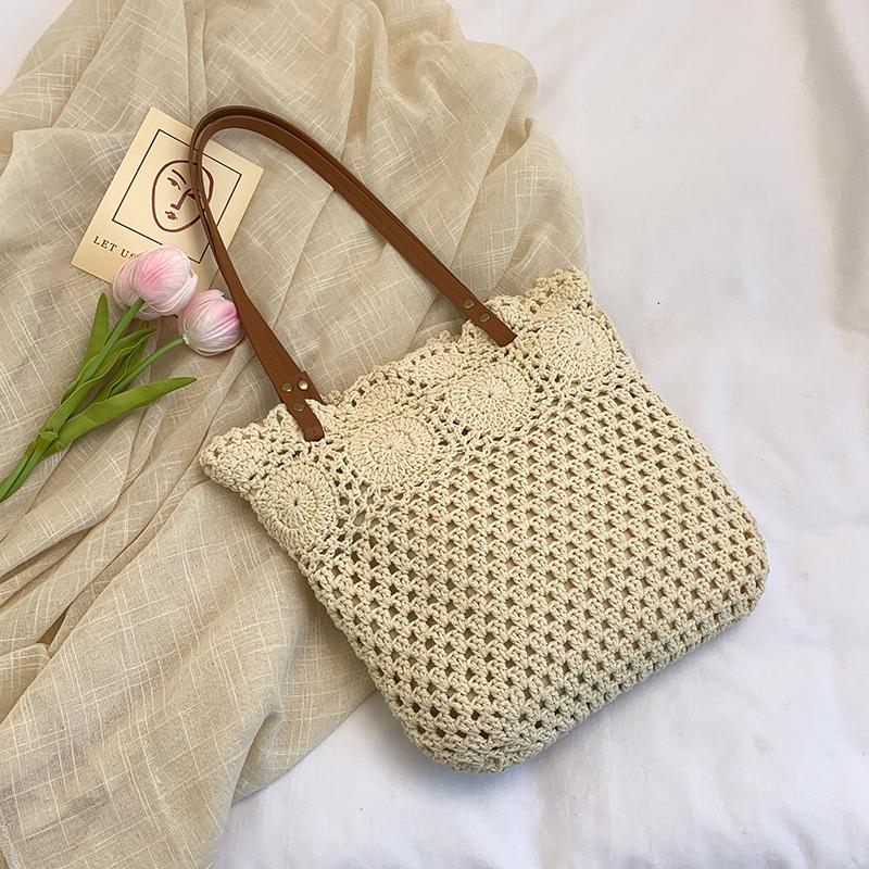 Handgehäkelte Tragetasche für Damen Sommer Strandurlaub Stil Große Kapazität Strohgewebte Umhängetasche Lässiges Mode Design