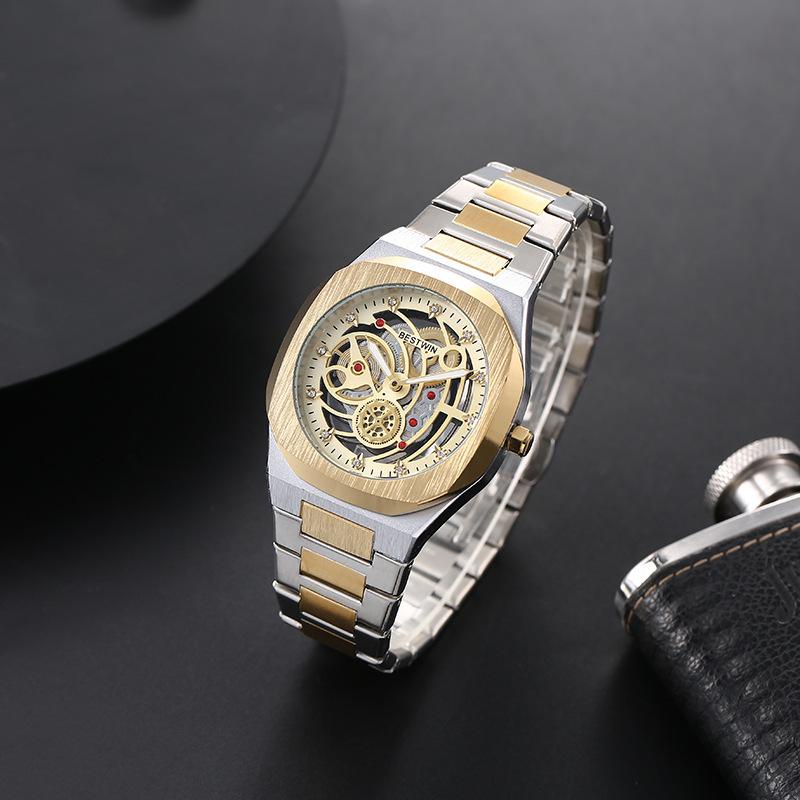 Modische Skelett-Uhr für Herren Schmetterlingsschließe Herrenuhr Durchsichtiger Boden Quarzuhr
