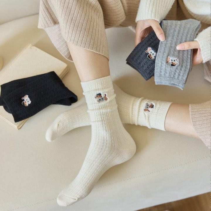 Women's Japanese Style Black & White Embroidered Ribbed Wool Mid-Calf Socks - Thick, Warm, Loose Fit for Autumn & Winter