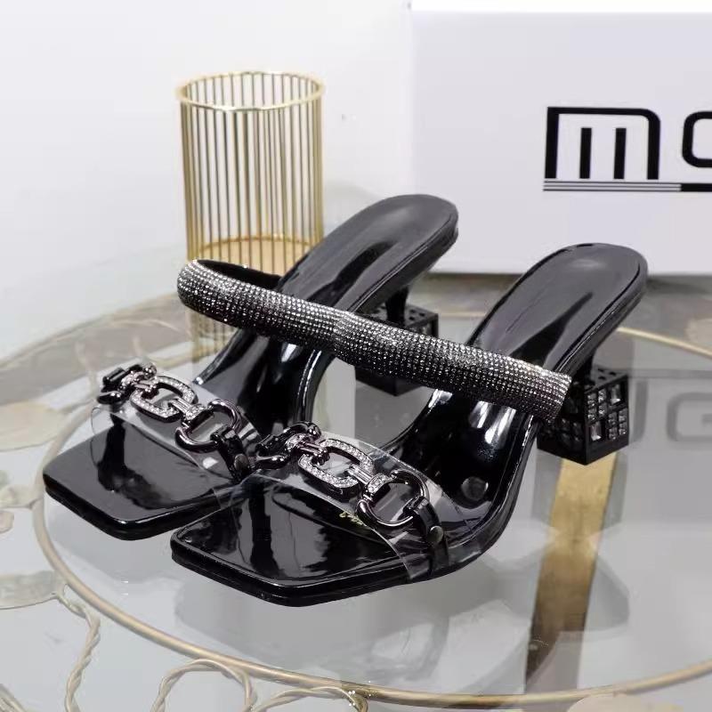

Мода Мода Женские тапочки Лето Новые Квадратный носок Каблуки С мелким вырезом Кристалл Металлическая пряжка Женская обувь Темперамент Женские сандалии 38