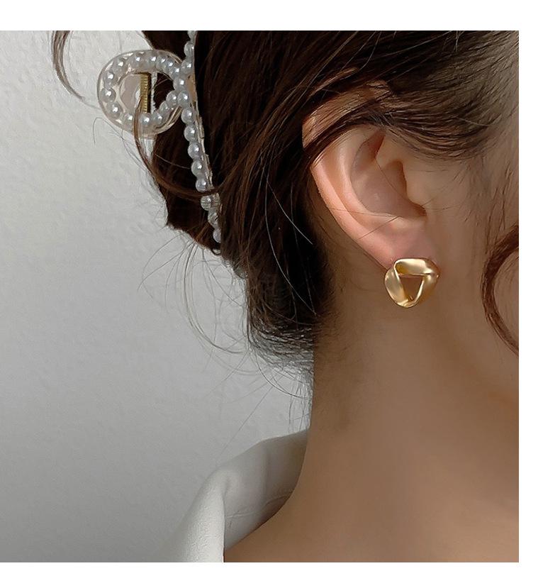 

2024 Trendy Minimalist S925 Silver Stud Earrings for Women - Elegant Niche Design