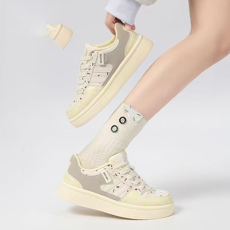 Wasteland wind niche retro color matching little white shoes women 2025 new autumn trend breathable casual versatile board shoes women