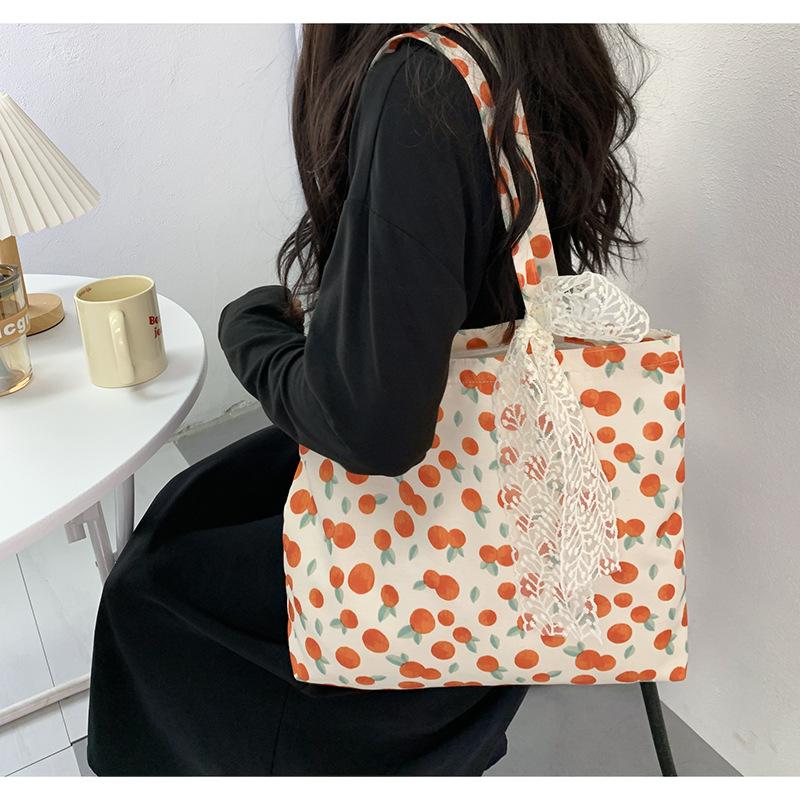 

Сумка-тоут большой вместимости с цветочным принтом, холщовая на плечо