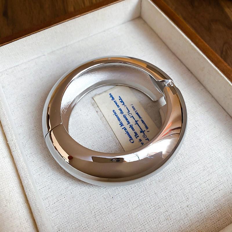 European-American Geometric Metallic Open Bangle: Simple, Versatile, Niche Design Bracelet