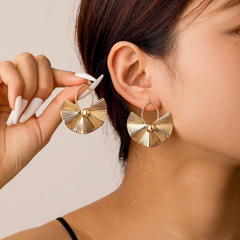 

Geometric Round Metal Flower Dangle Earrings – European & American Style Temperament Earrings