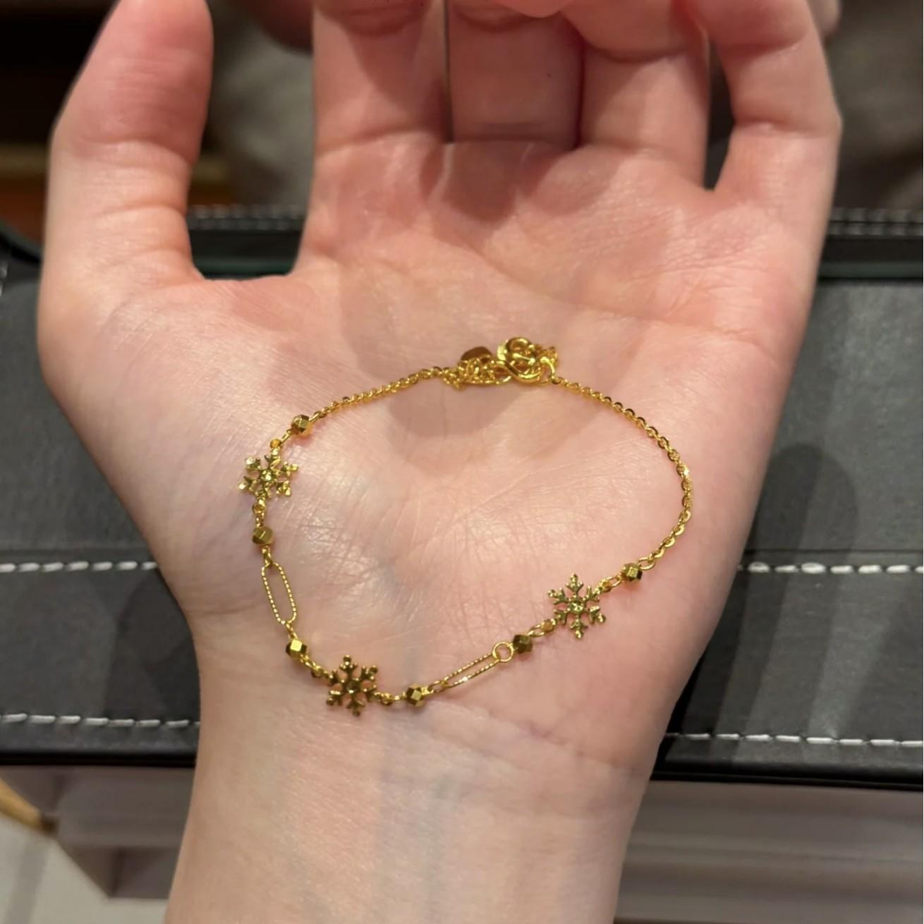 

S925 Sterling Silver Gold Snowflake Hoop Bracelet: High-Design Layered Bling for Autumn/Winter S925 Silver