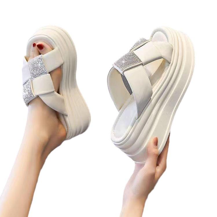 Woman 2024 Trend Rhinestone Flip-flop Slippers Thick Soles Outdoor Wear Fashionable Beach Shoes Indoor Anti Slip Sandals Shoes