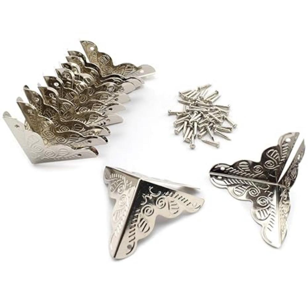 

100 шт. Защитный уголок для мебели, антикварная бронза, треугольный край, декоративный металлический уголок для ящика для хранения, ювелирного шкафа, журнального столика 100 Pcs серебряный