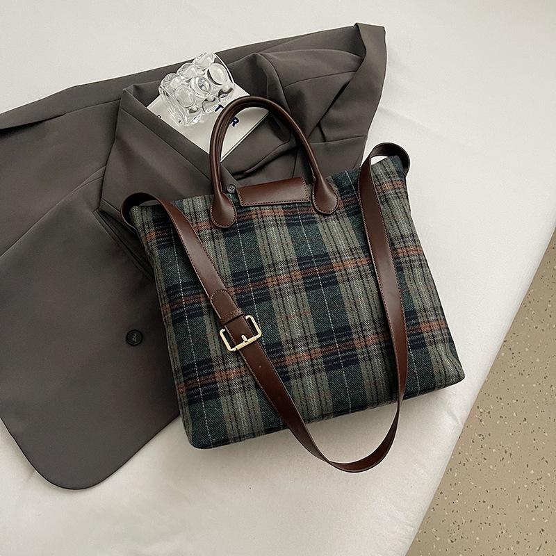 

Ретро сумка через плечо женская 2025 новая мода зарубежный стиль большая вместимость шерстяная клетчатая сумочка модная сумка-мессенджер зелёный