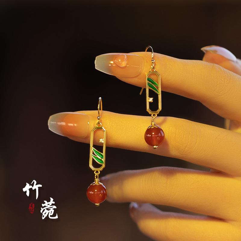 Elegant Ebony Flower Hairpin for Women – Ancient Style, High-End Feel, Simple Chinese Design, Perfect for Daily Use.