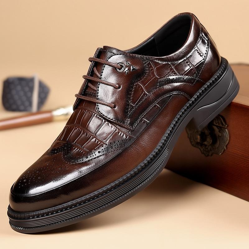 Chaussures de ville d'affaires à plateforme britannique tendance en cuir de vache pour hommes, chaussures brogues pour hommes à semelle souple de créateur, chaussure de mariage légère tendance pour hommes