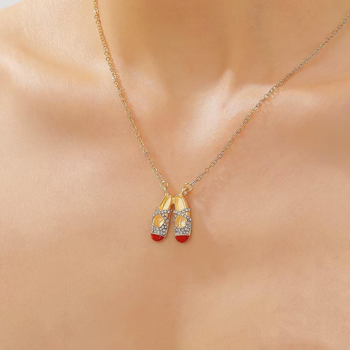 

Повседневная Мода Универсальный Элегантный Стиль Балеток Имитация Ожерелье-Подвеска с Имитацией Битых Бриллиантов 1 pcs