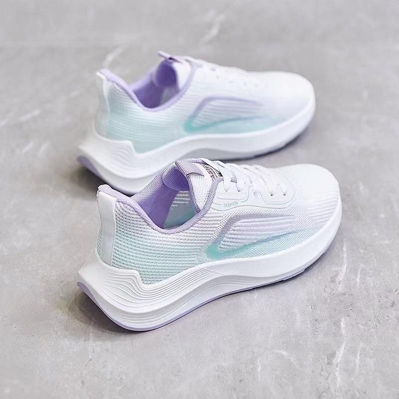 Leichte, atmungsaktive Damen-Mode-Sneaker für Herbst 2023 – Weiß, passender, lässiger Campus-Stil.