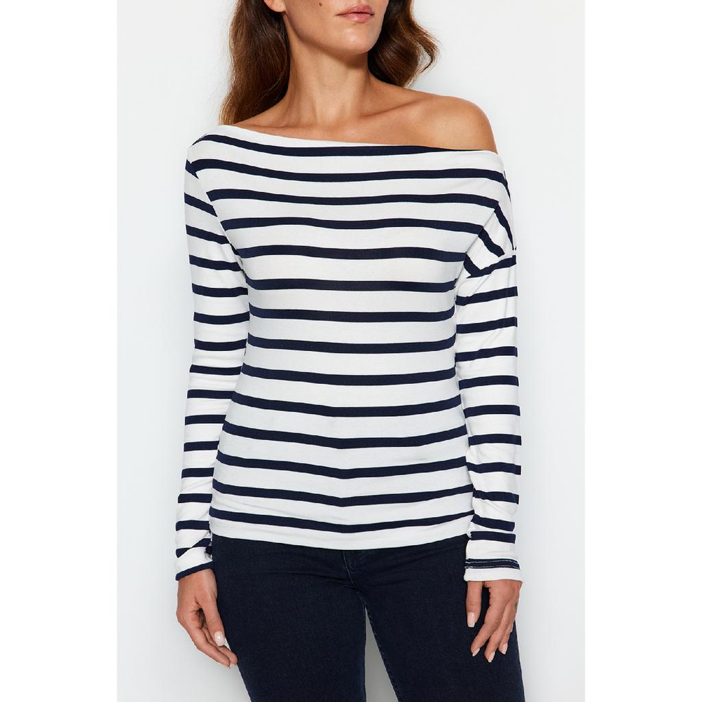 Marineblau gestreifte, hochwertige, weiche Strickbluse mit U-Boot-Ausschnitt und taillierter Passform Twoaw24bz00227