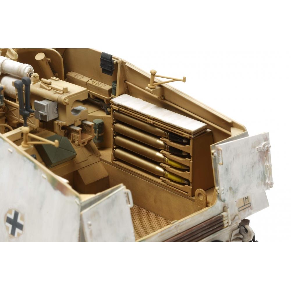 Tamiya 135 Military Miniature Series No.335 German Army Heavy Anti-Tank Self-Propelled Gun Nashorn Plastic Model 35335