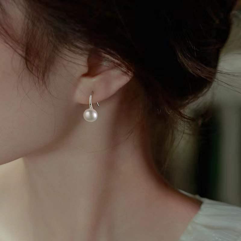 Beixi S925 Silver Pearl Stud Earrings - Elegant French Design for Women.