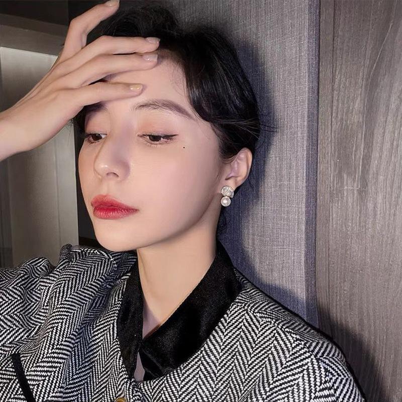 Celebrity Temperament Gold Pearl Earrings Women's Niche High-end Design Earrings Casual Versatile Earrings