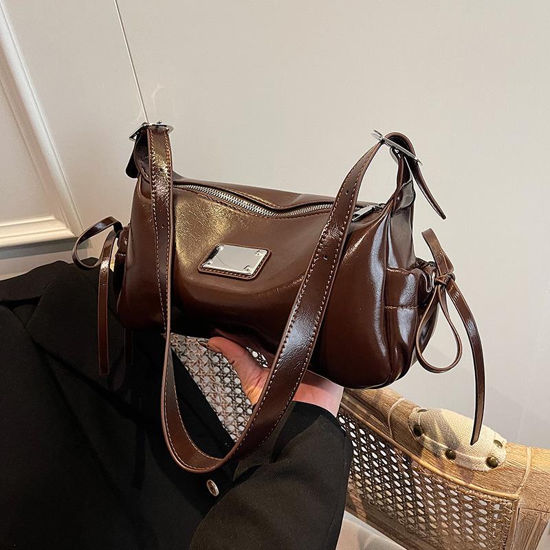 

Премиальная сумка подмышку женская корейская версия ретро повседневная сумка на плечо 2025 осень и зима новая нишевая трендовая повседневная женская сумка темно-коричневого