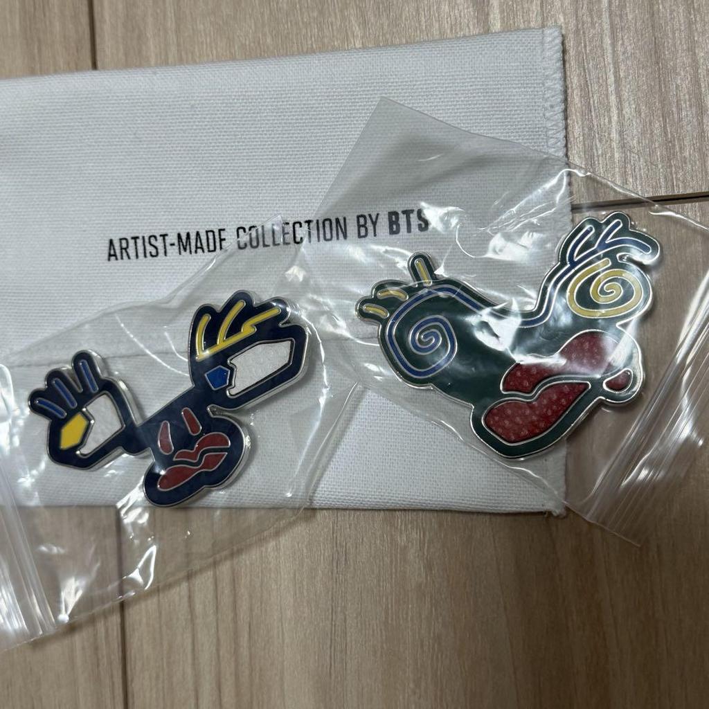 [USED] BTS Artist Made Collection Pin Badge Brooch V