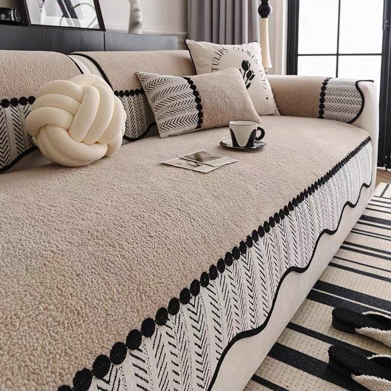 1Pcs Autumn And Winter Thick Sofa Mat Comfortable Soft Wear-Resistant Irregular Shaped Lamb Velvet Anti Slip Furniture Protector