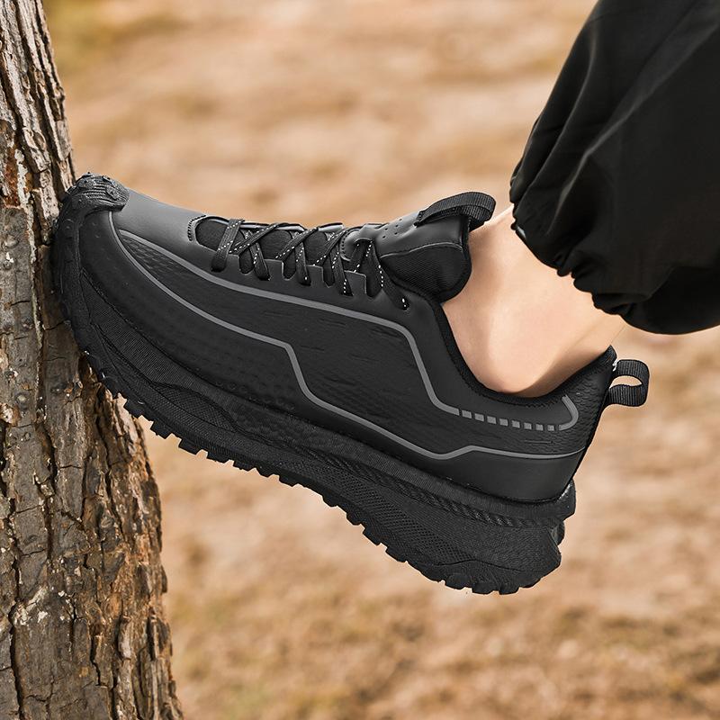 New low-top comfortable and lightweight casual shoes thick-soled cushioning outdoor non-slip and wear-resistant mountaineering shoes