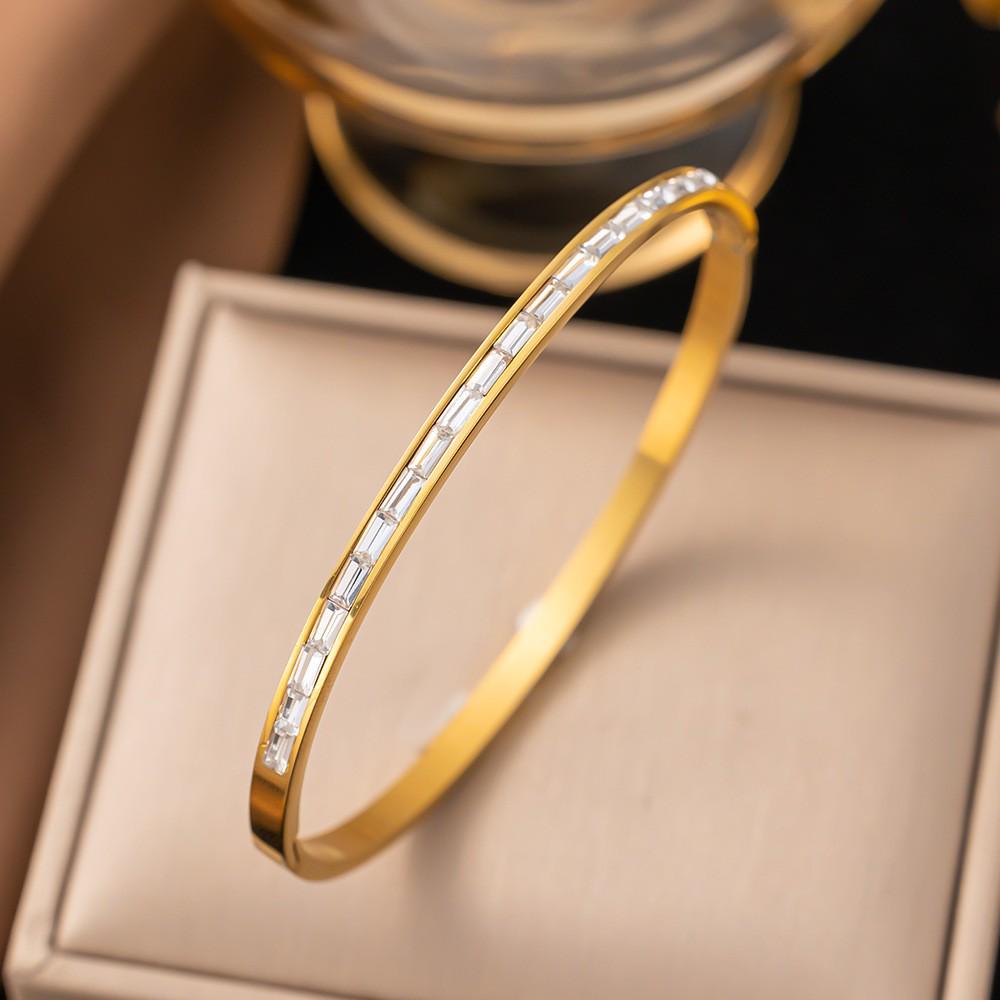 Bracciale da donna in acciaio al titanio con diamanti, placcato oro, non sbiadisce, intarsio di zirconi, alta gamma, semplice, versatile gioiello in acciaio inossidabile