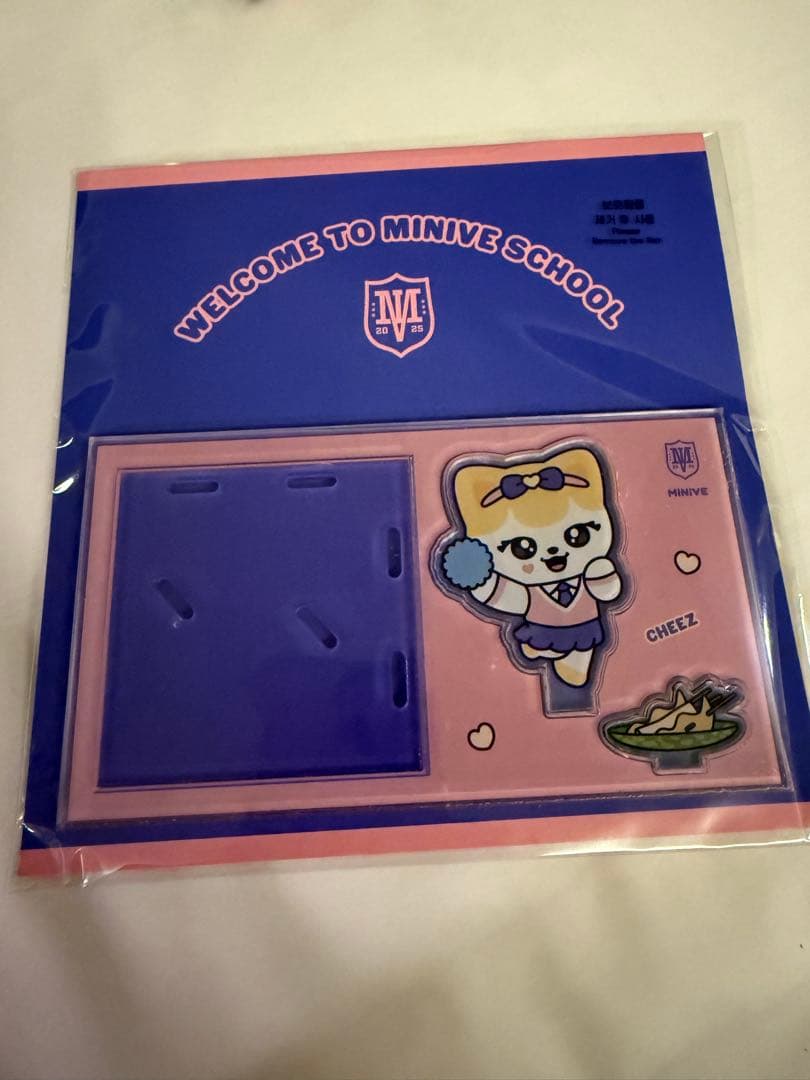 

[USED] Busan Limited Edition MINIVE Liz Diorama Stand