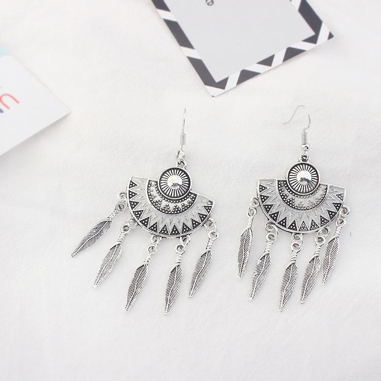 

Vintage Fashion Bohemian Earrings Fan Folk Style Leaf Tassel Earrings Women s Personality Versatile Earrings білий