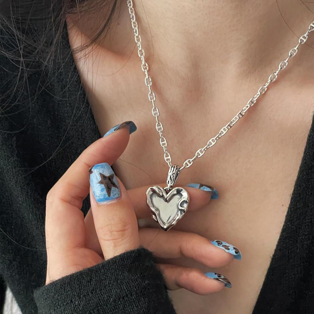 High-End Retro Heart Pendant Necklace for Women, Fashionable Clavicle Chain, Internet Celebrity Style