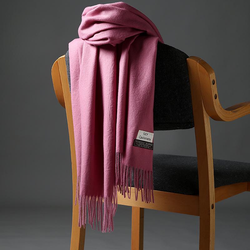 Sciarpa Monocromatica Cielo in Finto Cashmere Autunno/Inverno 2025: Colori Candy Spessi, Caldi ed Eleganti
