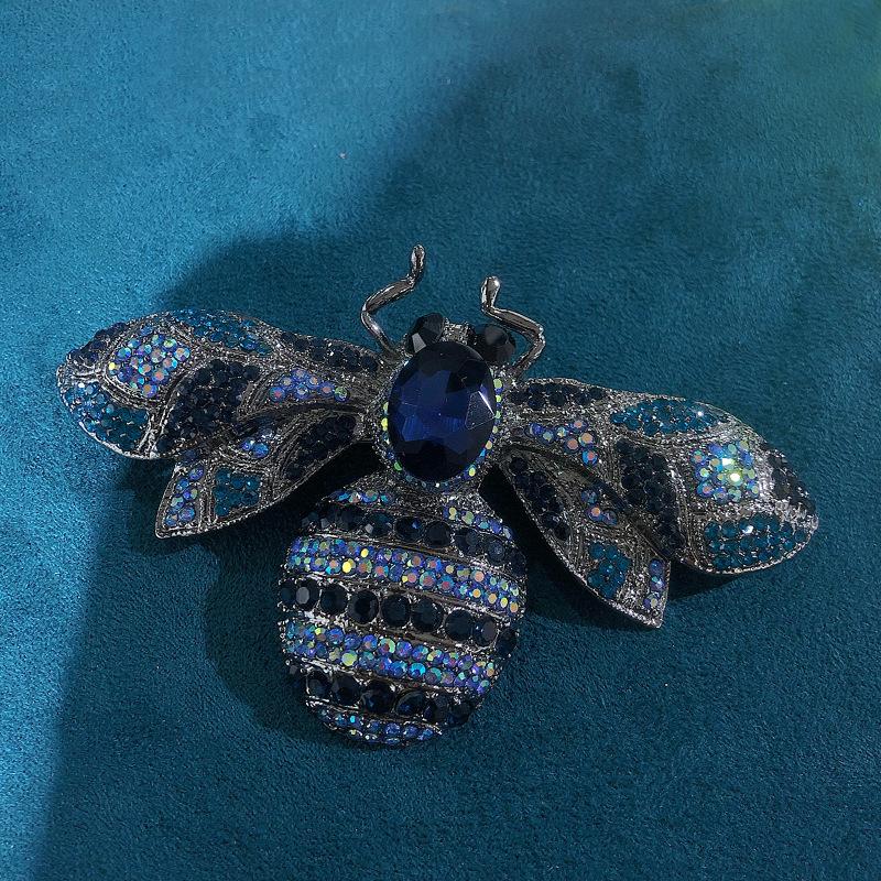 Elegant Baroque Crystal Bee Brooch: Retro Insect Pin for Unisex Coat and Suit Accessories