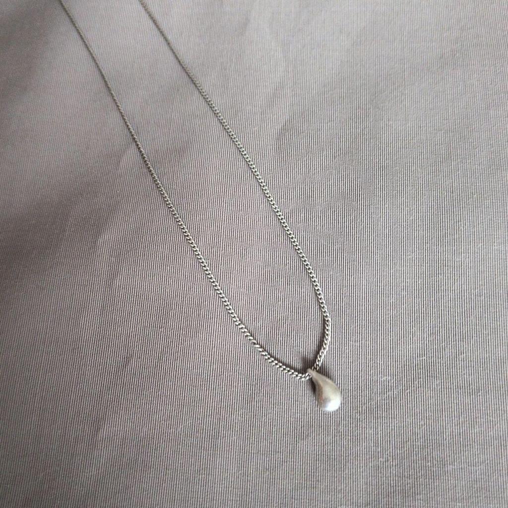 Used Silver Drop-shaped Pendant Necklace