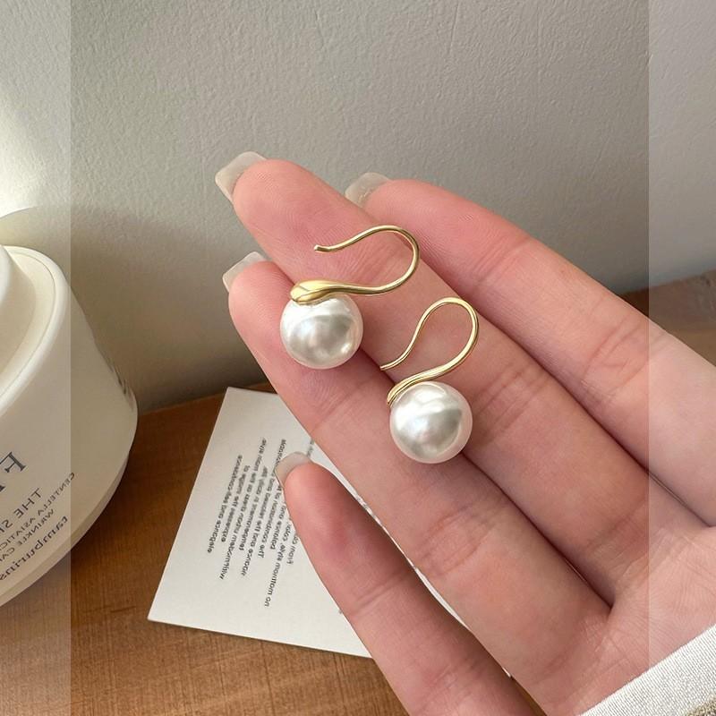 French Baroque Special-Shaped Pearl Pendant Earrings Women'S Niche Fashion Versatile Design Sense Knotted Earrings Earrings