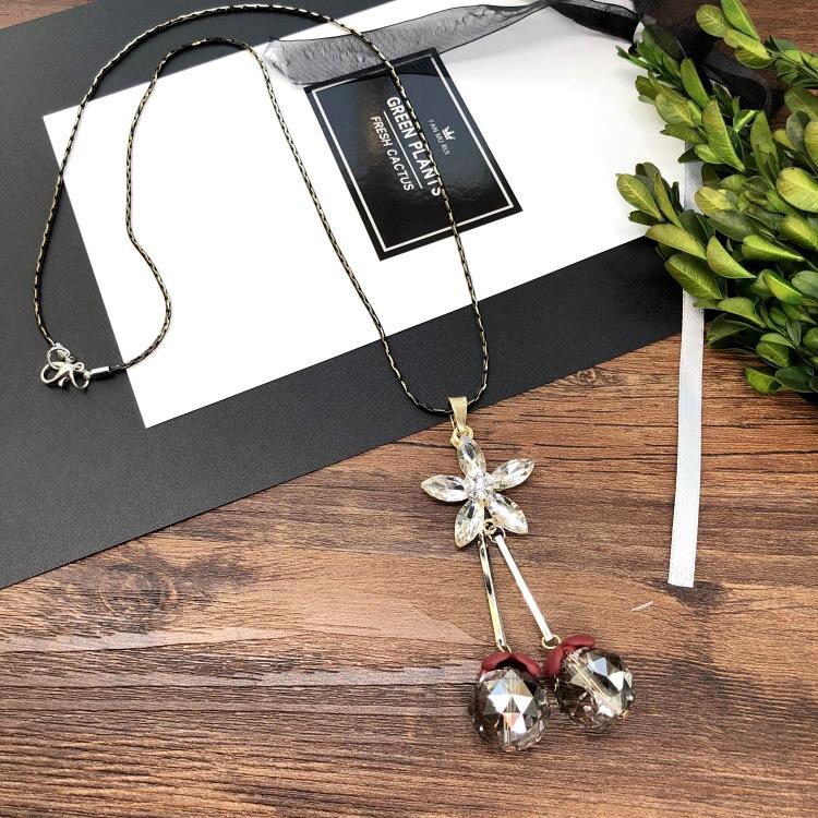 Fashion Temperament Simple Necklace Female Flower Crystal Diamond Decoration Long Sweater Chain Versatile Clothing Accessories