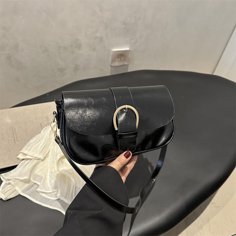 Retro simple small bag women's 2025 spring new trendy fashion messenger bag texture foreign style underarm small square bag