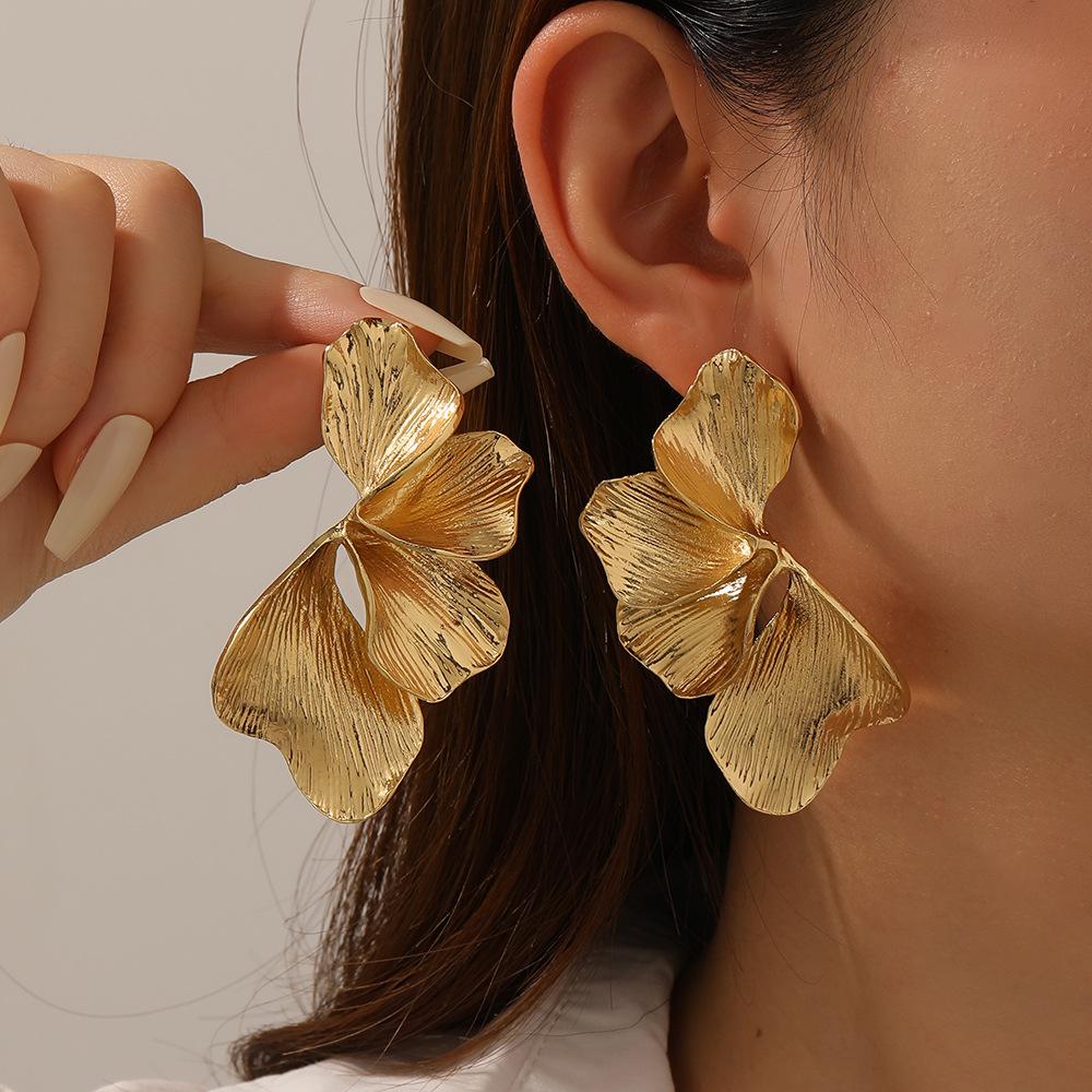 Large Gold Color 3D Textured Flower Drop Earrings For Women Fashion Vintage Geometric Dangle Earring Statement Jewelry Gift